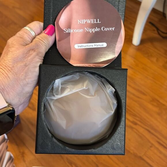 Dark tan Seamless Silicone Nipple Covers in nice discreet box - Picture 3 of 9